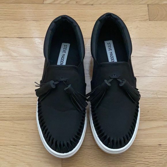 Steve Madden Ellery faux leather tassels black slip on. Sz 7 - Picture 1 of 10